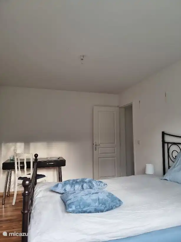 Blaues Schlafzimmer im Erdgeschoss, Bett 1,40 m