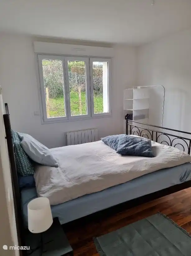 Blaues Schlafzimmer im Erdgeschoss, Bett 1,40 m (3)