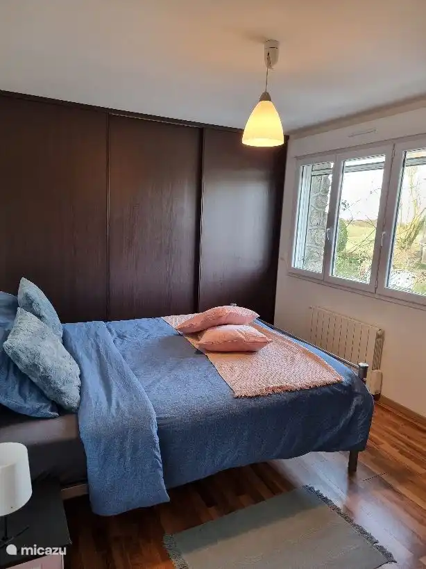Vorne braunes Schlafzimmerbett 1,60 m