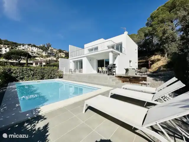 Nueva villa con piscina privada. en España, Costa Brava, Calonge - villa