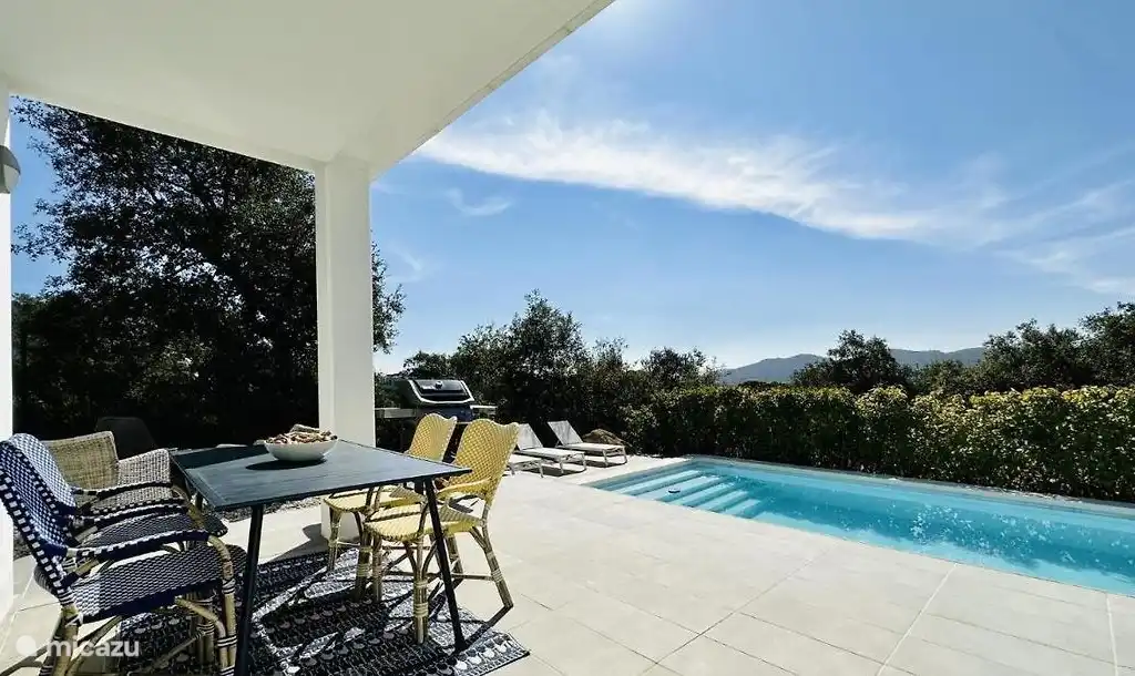 Nieuwe villa met privé zwembad