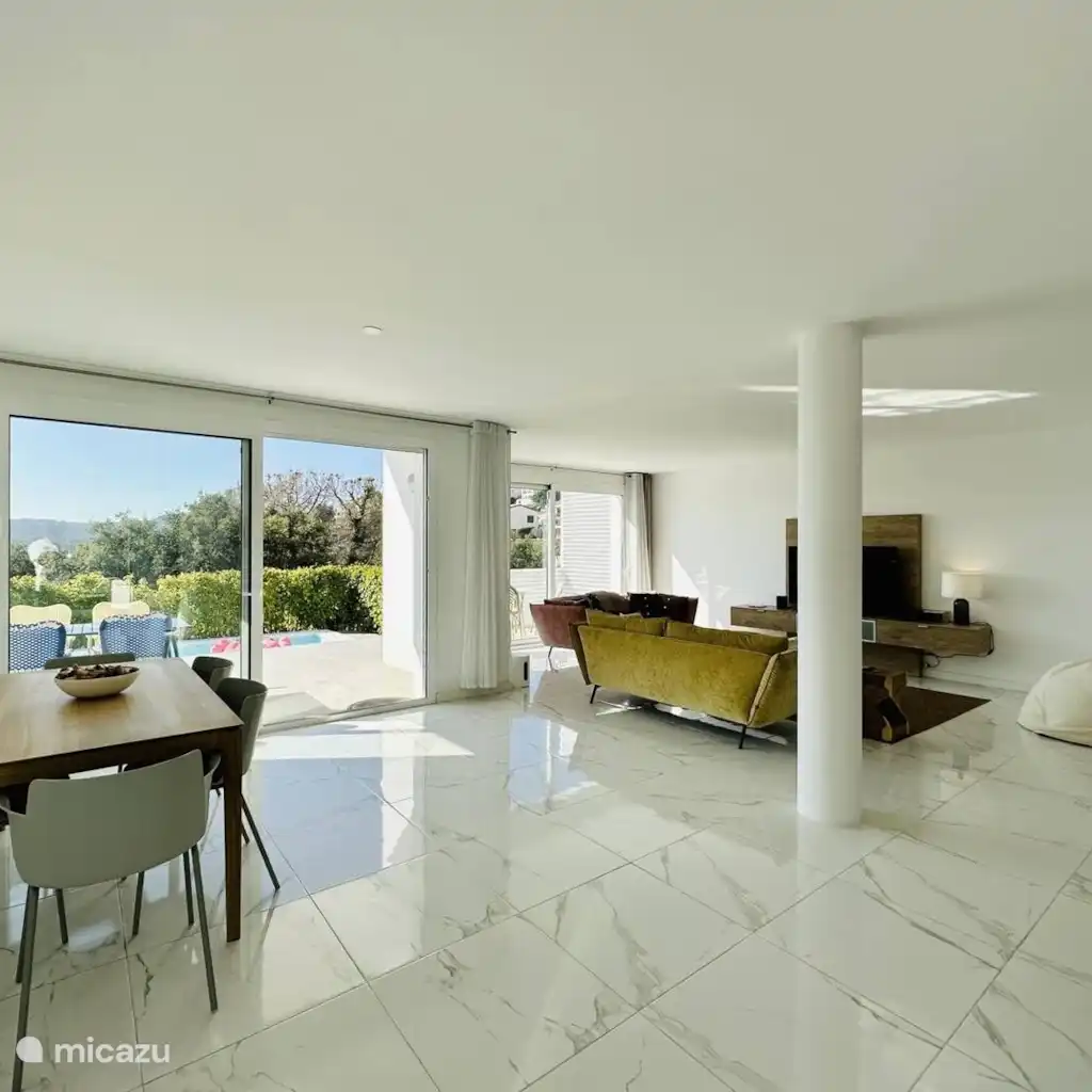 Nieuwe villa met privé zwembad