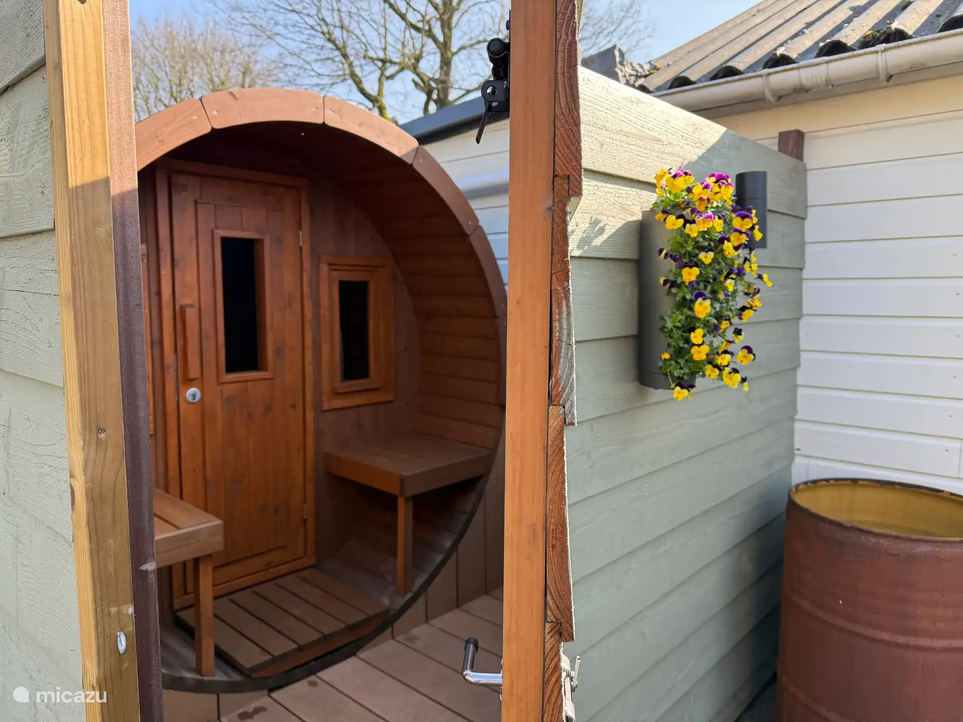 Le sauna tonneau est inclus dans le prix et peut être réservé à l’heure pendant votre séjour