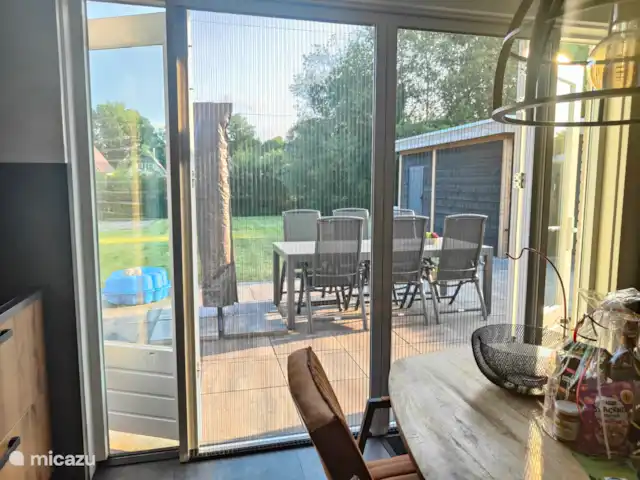 Reeënzicht huren in Nederland, Drenthe, Hoogersmilde - vakantiehuis Openslaande tuindeuren naar het terras - vliegenhorren aanwezig -