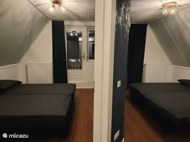 Reeënzicht huren in Nederland, Drenthe, Hoogersmilde - vakantiehuis De twee extra slaapkamers met (afsluitbare) openslaande deur naar balkon