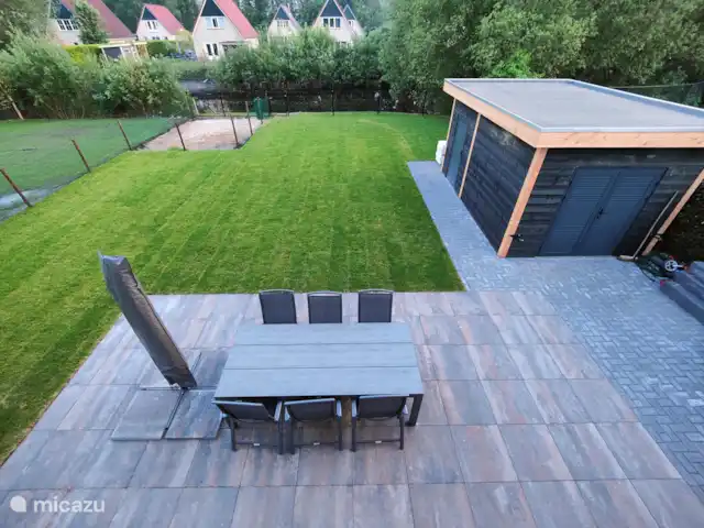 Reeënzicht huren in Nederland, Drenthe, Hoogersmilde - vakantiehuis Bovenaanzicht tuin vanuit masterbedroom - schuurtje met gastengedeelte