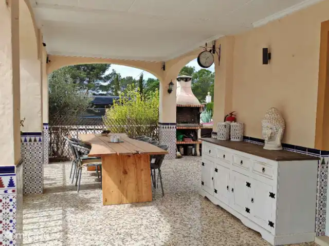 Villa avec piscine privée-Alicante | Espagne, Costa Blanca, Sax - maison de vacances Une table en bois de ville de 3,1 mètres de long - idéale pour les repas en plein air !