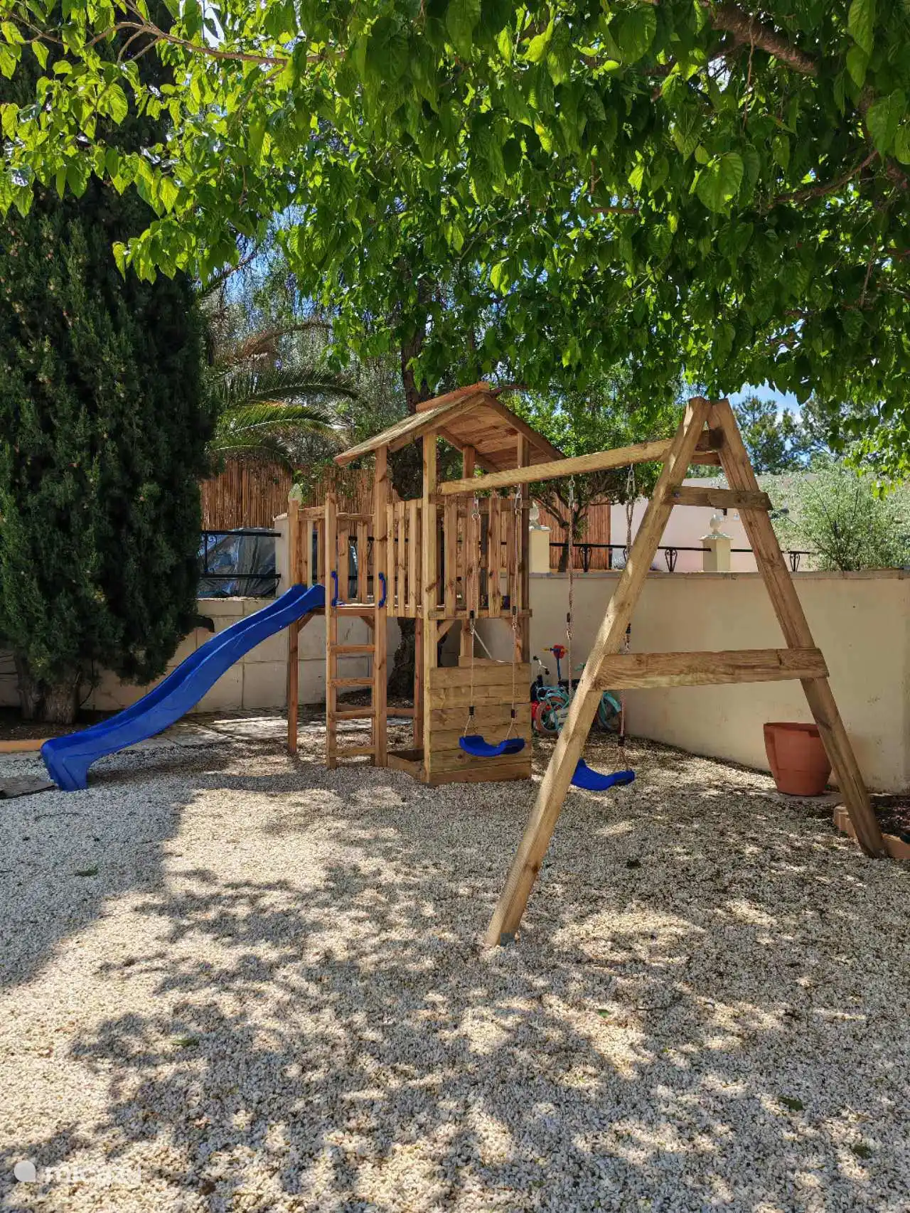 In mei 2025 hebben we een nieuw speelhuisje geplaatst – ontzettend leuk voor de kleintjes!