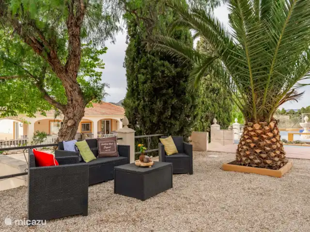 Villa avec piscine privée-Alicante | Espagne, Costa Blanca, Sax - maison de vacances Un siège douillet à l’ombre, une bière ?