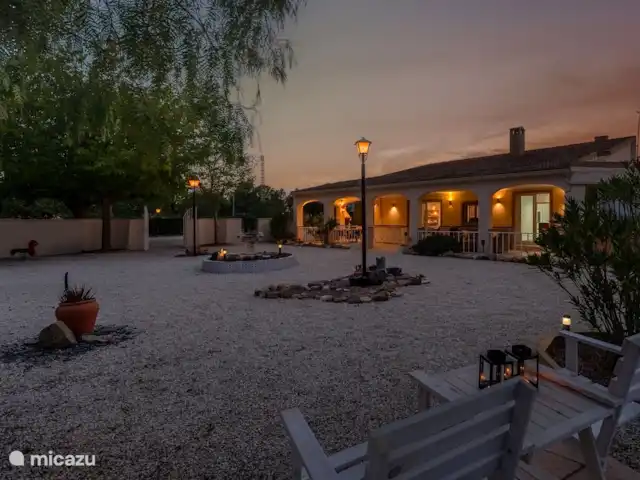 Villa avec piscine privée-Alicante | Espagne, Costa Blanca, Sax - maison de vacances Le soir