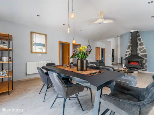 Villa avec piscine privée-Alicante | Espagne, Costa Blanca, Sax - maison de vacances Salon spacieux avec cheminée – merveilleux en hiver !