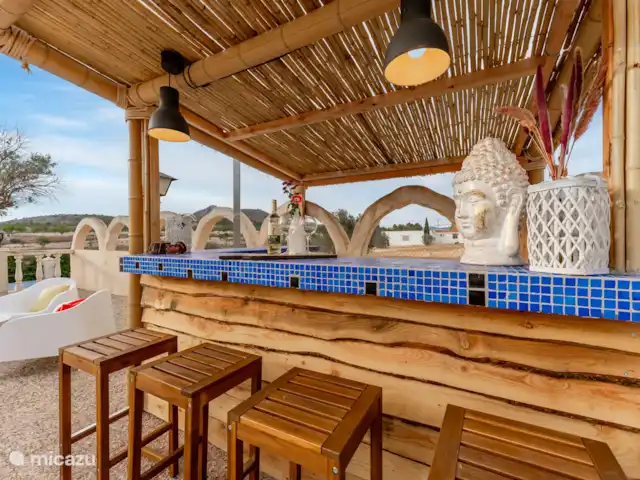 Villa avec piscine privée-Alicante | Espagne, Costa Blanca, Sax - maison de vacances Bar de la piscine avec éclairage d’ambiance – détendez-vous !
