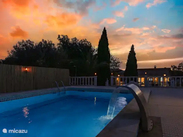 Villa avec piscine privée-Alicante | Espagne, Costa Blanca, Sax - maison de vacances Piscine avec fontaine et beaucoup d’éclairage