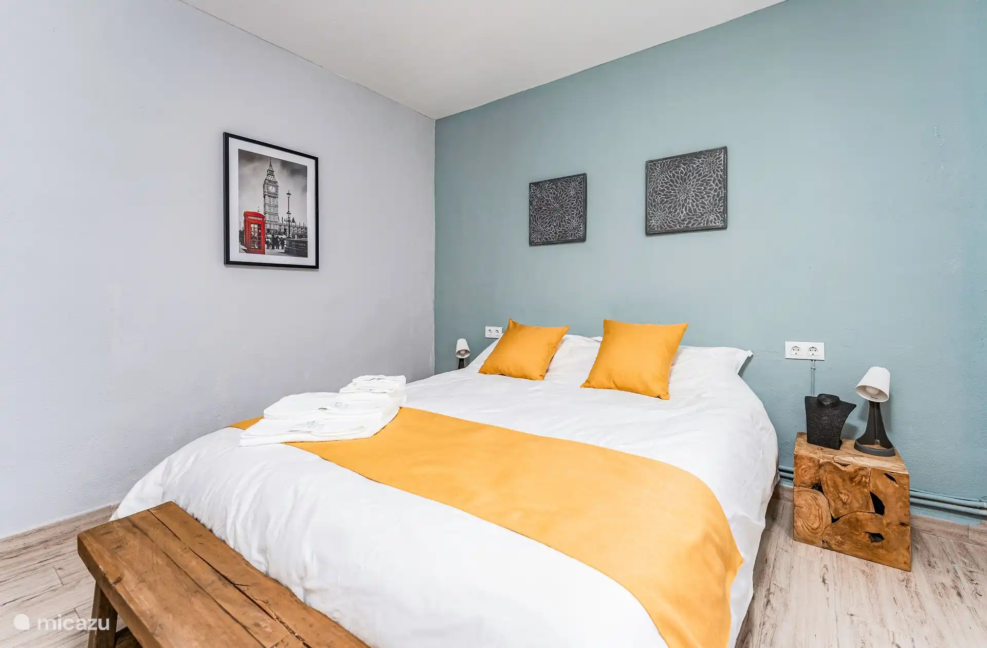 Slaapkamer 2 met een 1,6 meter tweepersoonsbed en ensuite badkamer.