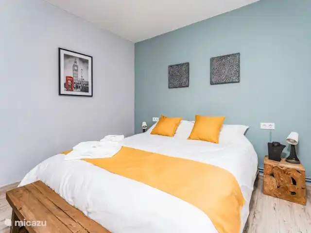 Villa avec piscine privée-Alicante | Espagne, Costa Blanca, Sax - maison de vacances Chambre 2 avec un lit double de 1,6 mètre et une salle de bain attenante.