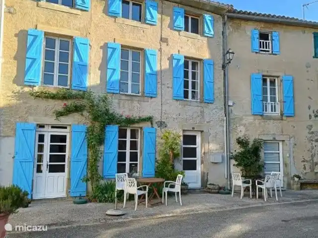 Les lits de Montbel en Francia, Aude, Sonnac-sur-l'Hers - vivienda urbana Terraza delantera