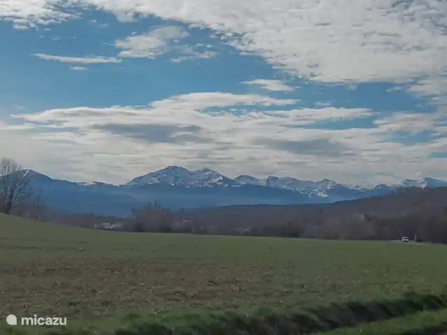 Les lits de Montbel en Francia, Aude, Sonnac-sur-l'Hers - vivienda urbana Los Pirineos no están lejos, una vista que nunca aburre