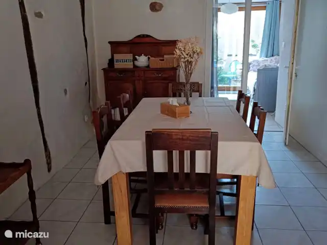 Les lits de Montbel en Francia, Aude, Sonnac-sur-l'Hers - vivienda urbana Comedor