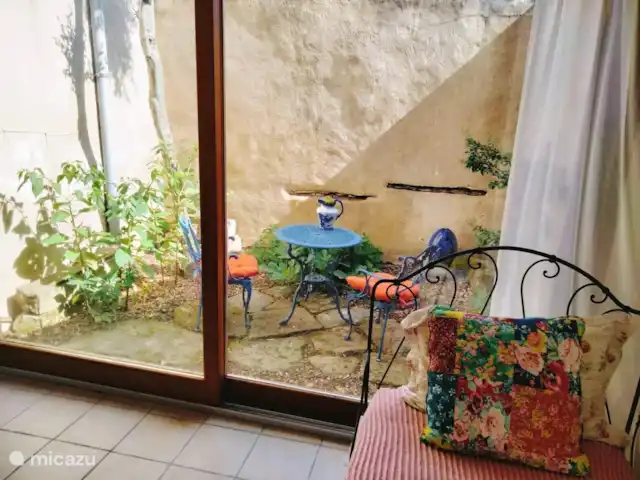 Les lits de Montbel en Francia, Aude, Sonnac-sur-l'Hers - vivienda urbana 3er dormitorio con vista al patio.