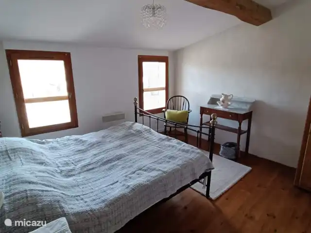 Les lits de Montbel en Francia, Aude, Sonnac-sur-l'Hers - vivienda urbana primer dormitorio