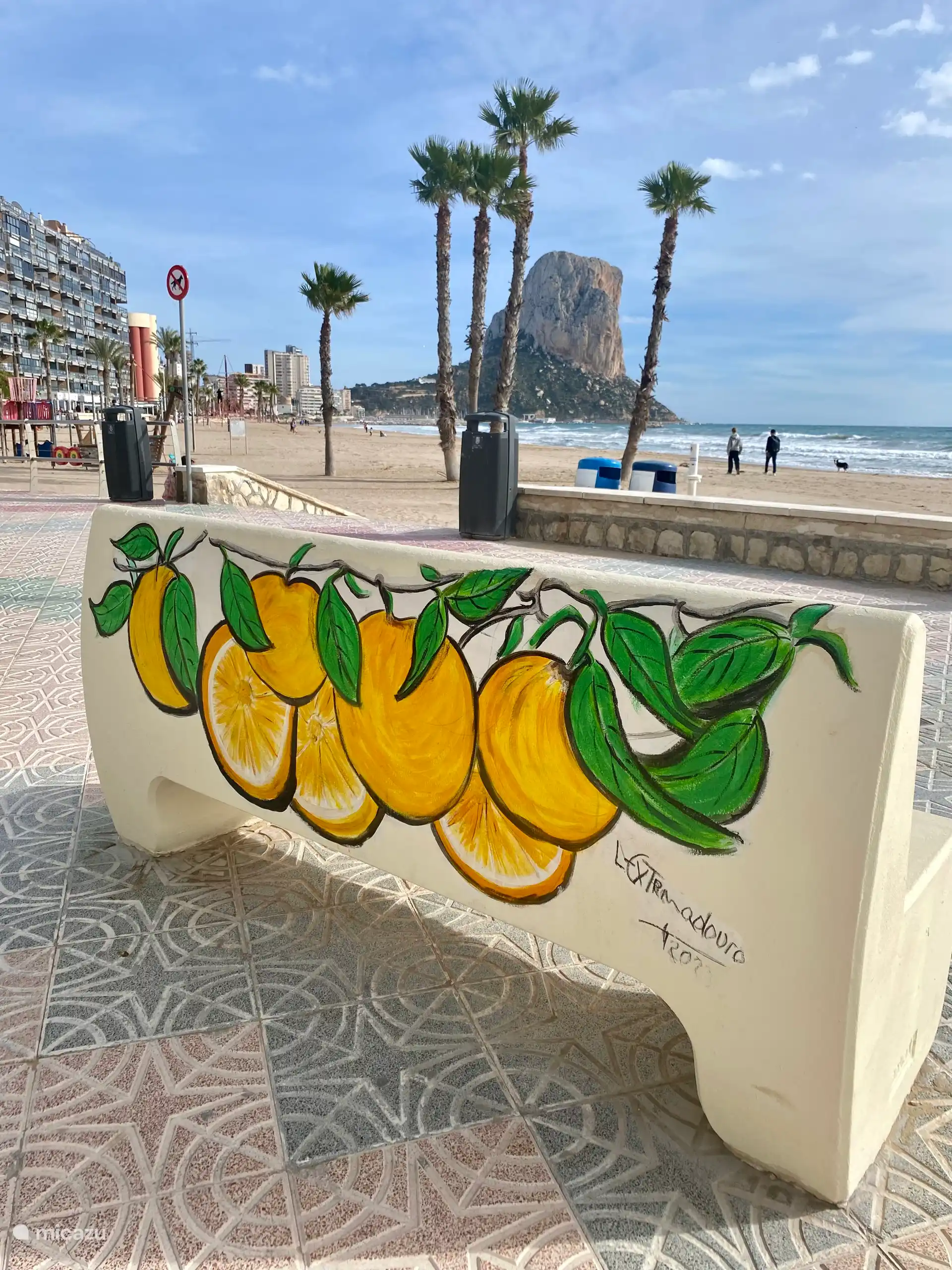 Quelques vieux à la plage d’Arenabol ferment à 6 minutes à pied 