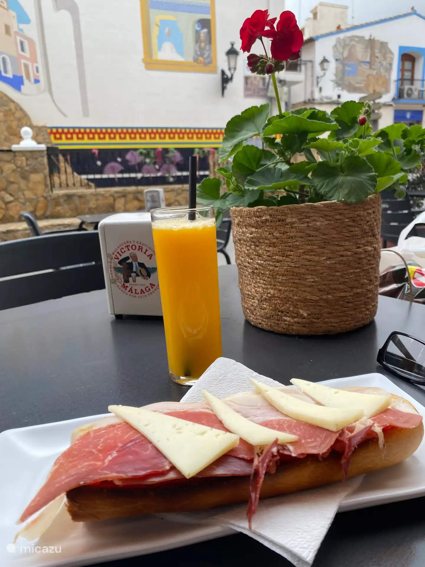 En bas, sur la jolie terrasse ! 