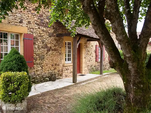 De voet op de grond huren in Frankrijk, Dordogne, Montferrand-du-Périgord - vakantiehuis De ingang van het huis