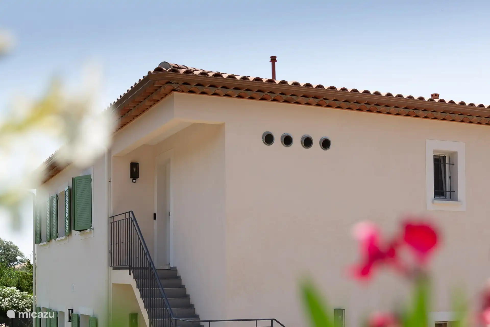 Eigener Eingang im 1. OG