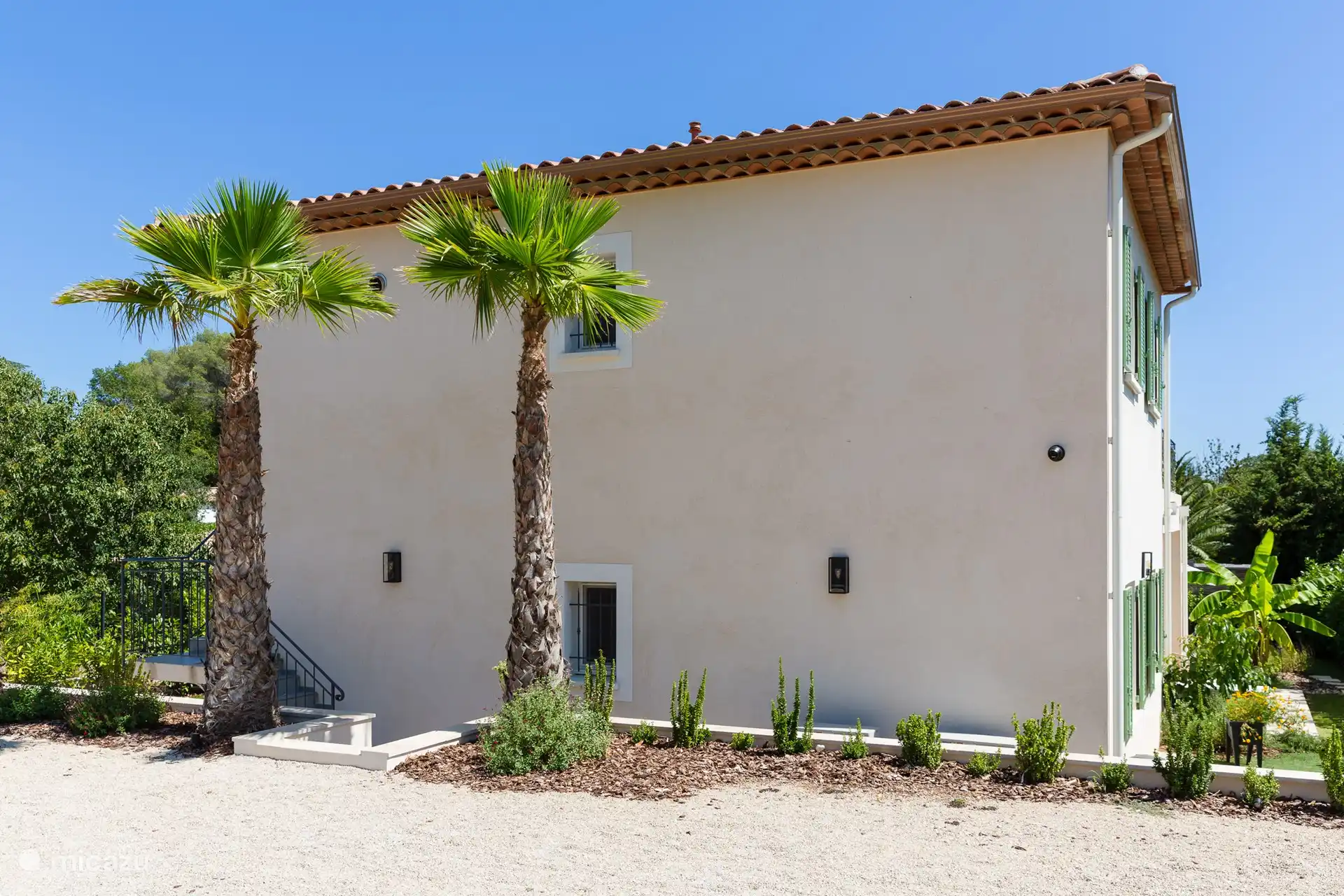 Geschlossene Parkplätze mit Videoüberwachung