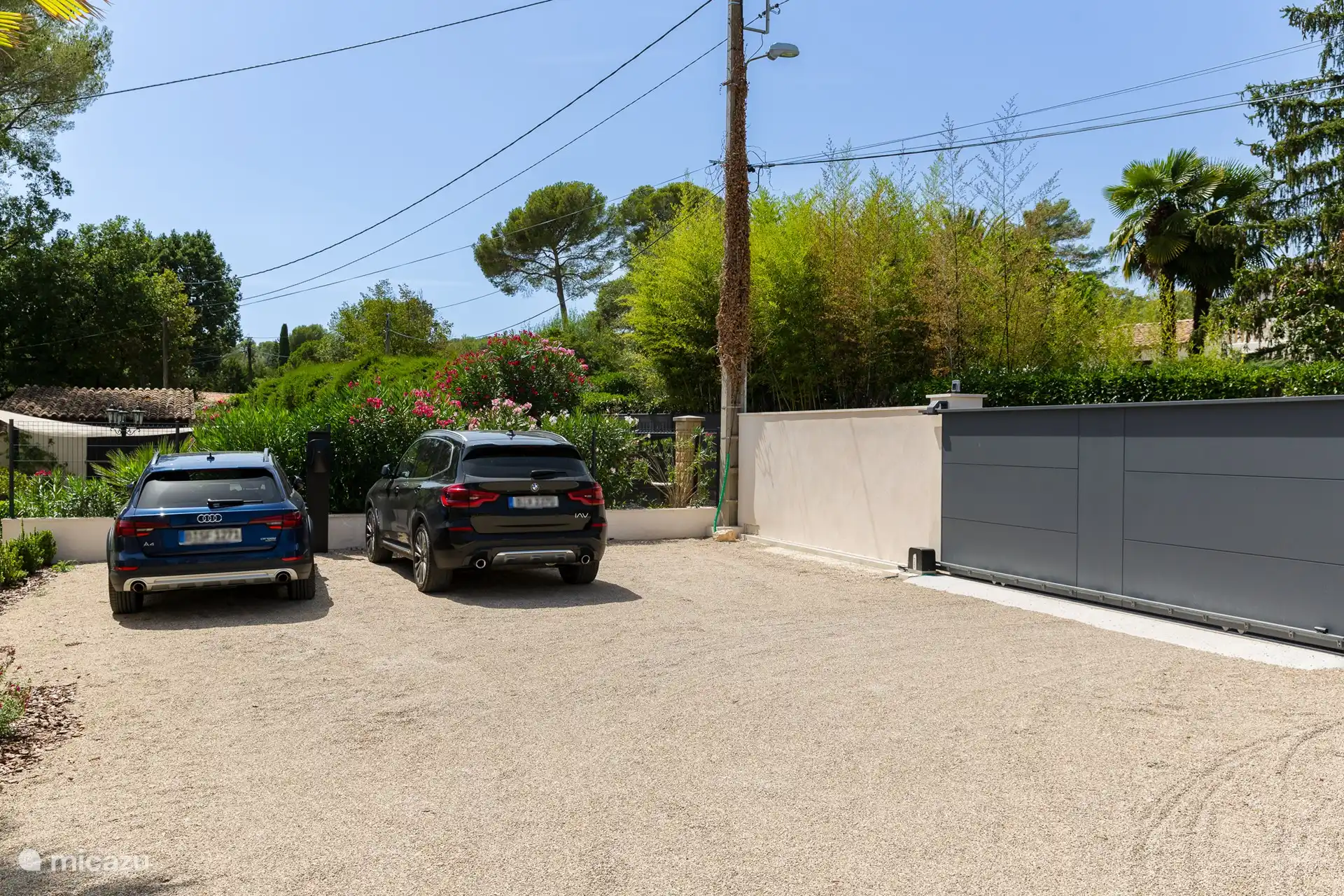 Geschlossene Parkplätze mit Videoüberwachung