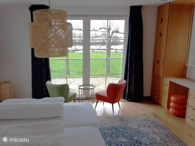 Villa Efkes Pypskoft | Pays-Bas, Frise, Lemmer - maison de vacances chambre principale au rez-de-chaussée avec salle de bain attenante