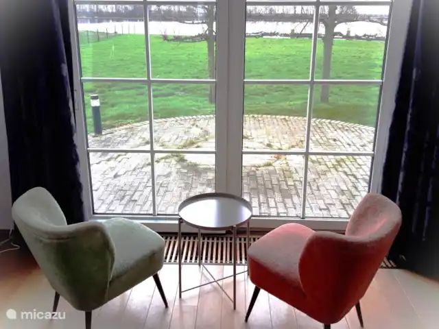 Villa Efkes Pypskoft | Pays-Bas, Frise, Lemmer - maison de vacances 2 fauteuils dans la chambre principale