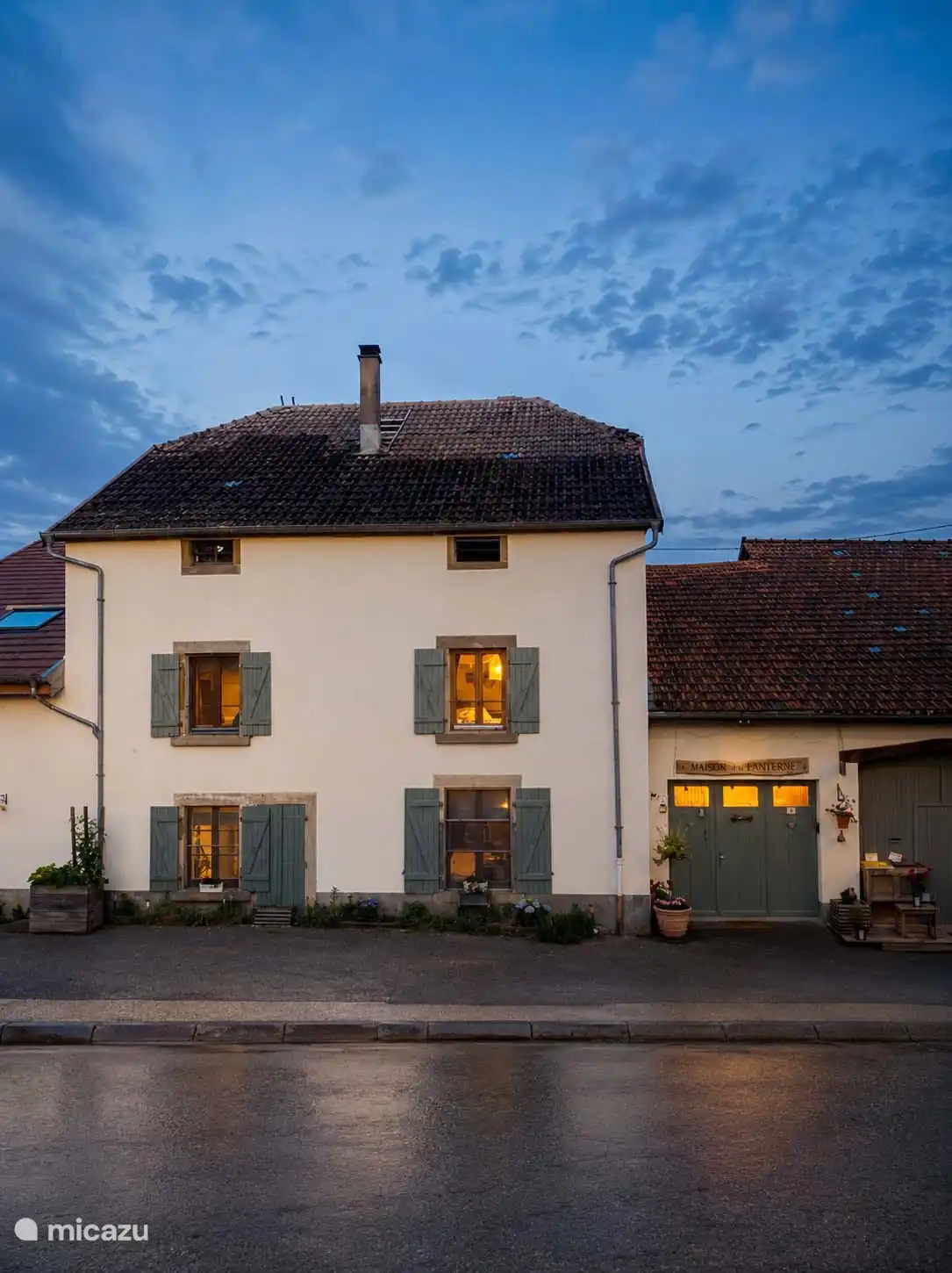 Het huis vanaf de straat