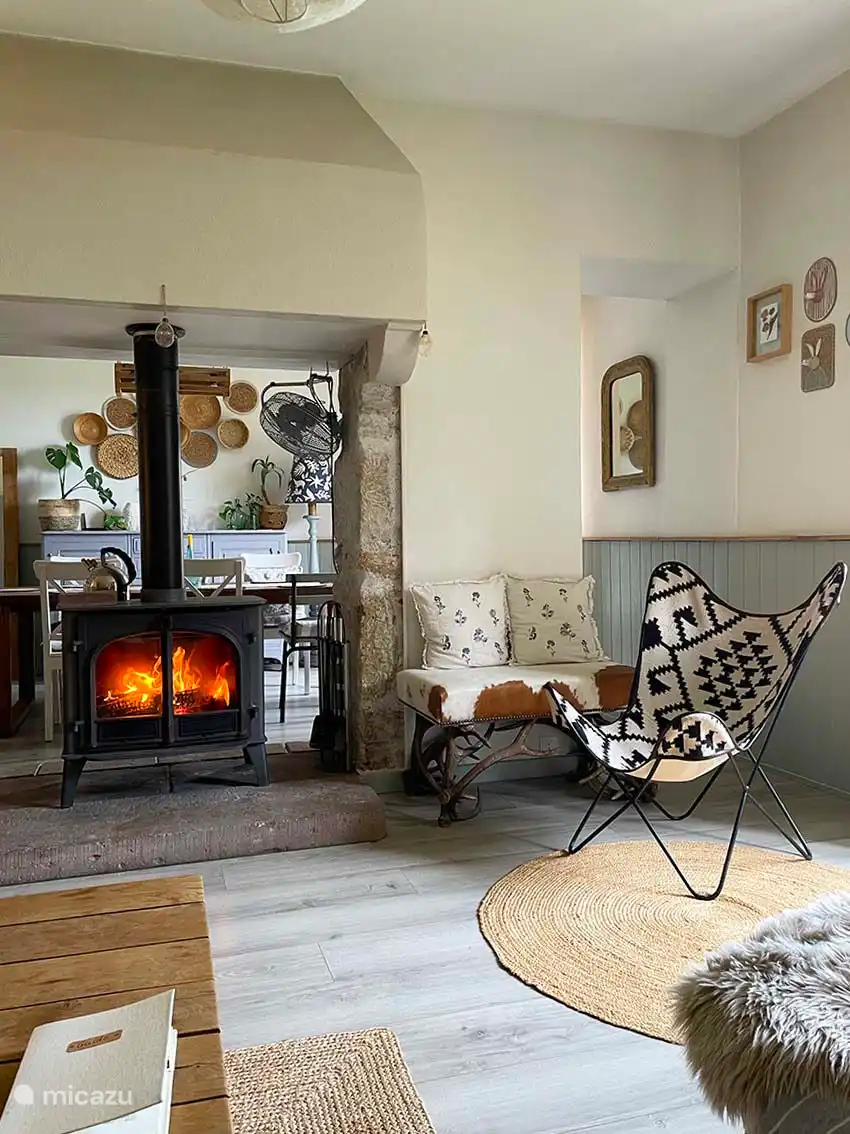 Woonkamer met open haard