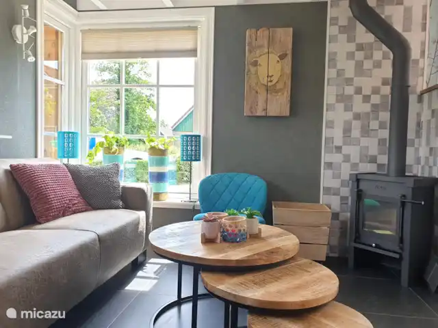 `t Bullekroffie Kakelbont 62 | Pays-Bas, Hollande du Nord, Oudesluis - maison de vacances Profitez de vous prélasser près du poêle à bois, toujours 1 panier de bois inclus, si vous voulez plus de bois vous pouvez remplir le panier chez nous pour 7,50 €