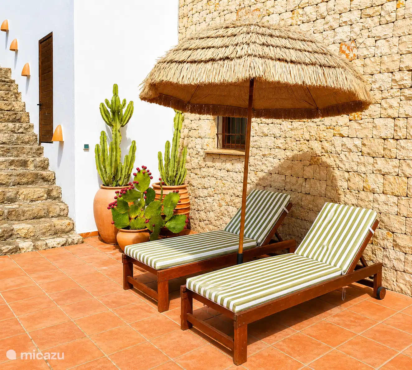 Rustige zonplek en mediterrane beplanting.