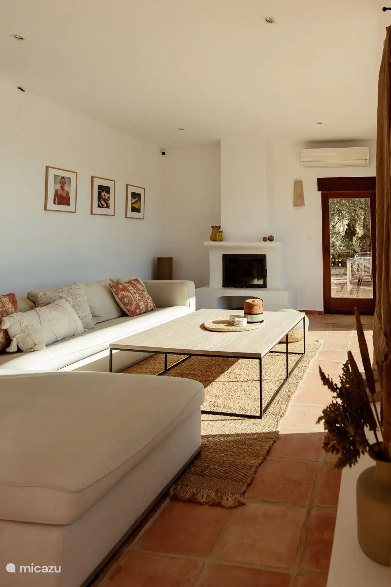 Salon avec vue panoramique sur la mer, TV et 2ème terrasse attenante