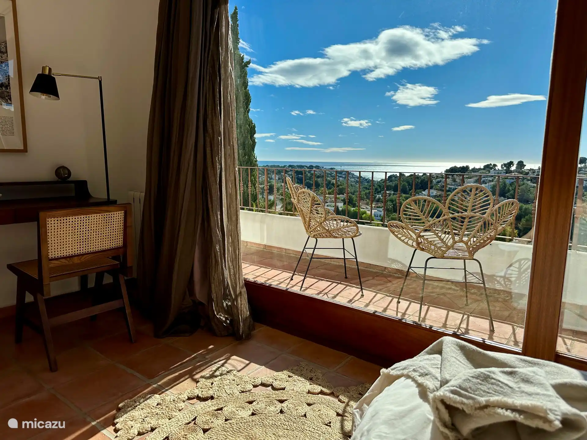 Chambre principale avec terrasse privée