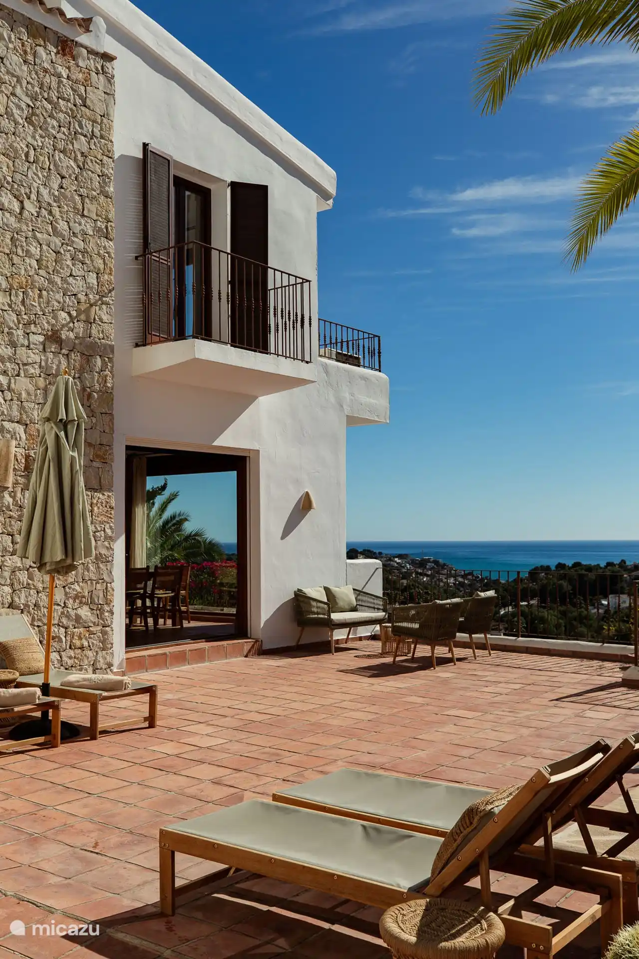 6 transats et coin salon salon