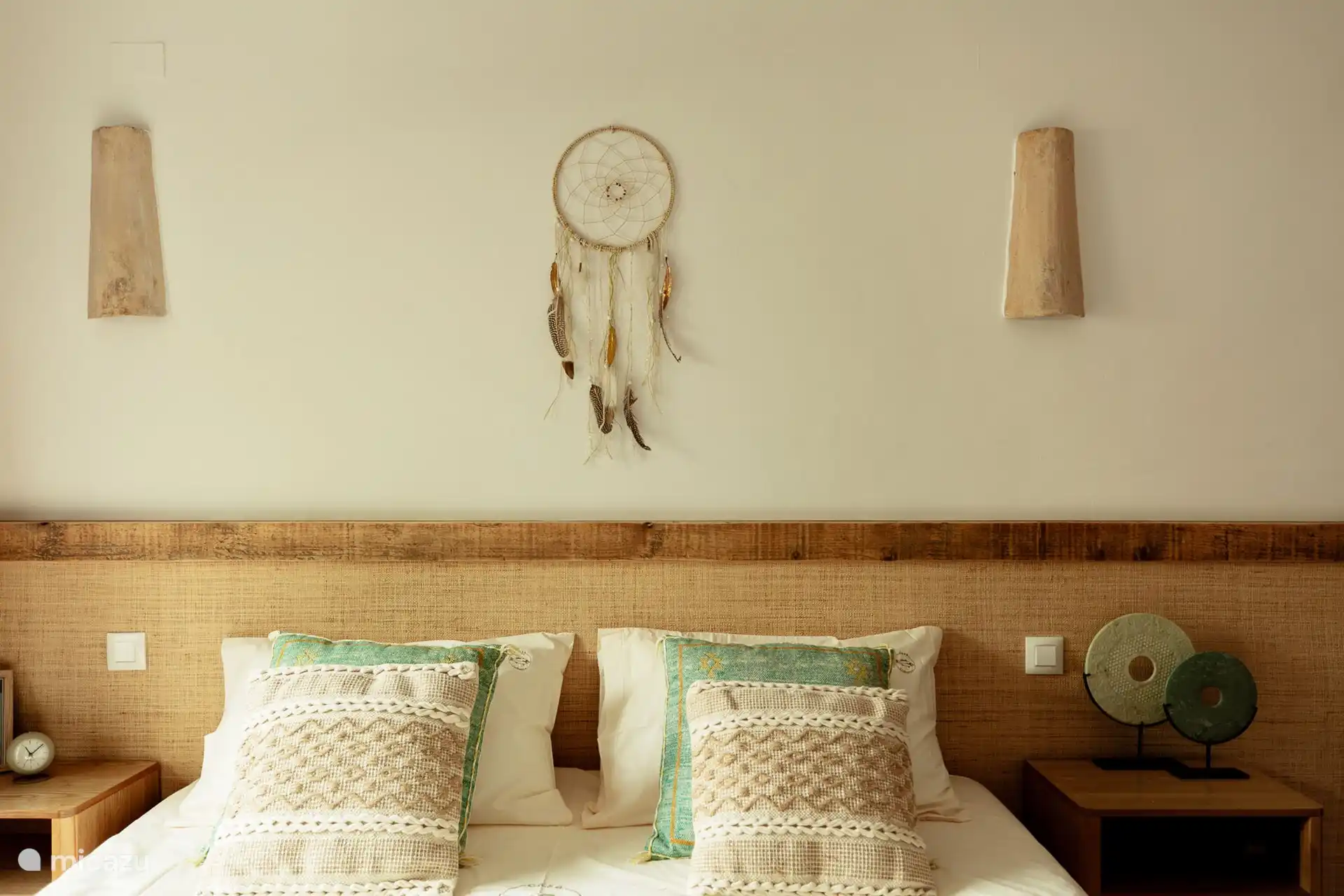 2ème chambre avec climatisation, lit double et salle de bain attenante