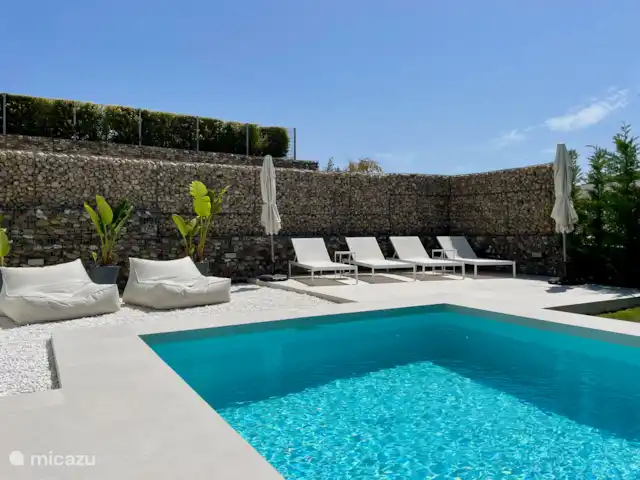 Villa Riva - vue mer et golf | Espagne, Costa del Sol, Marbella - villa Piscine avec chaises longues
