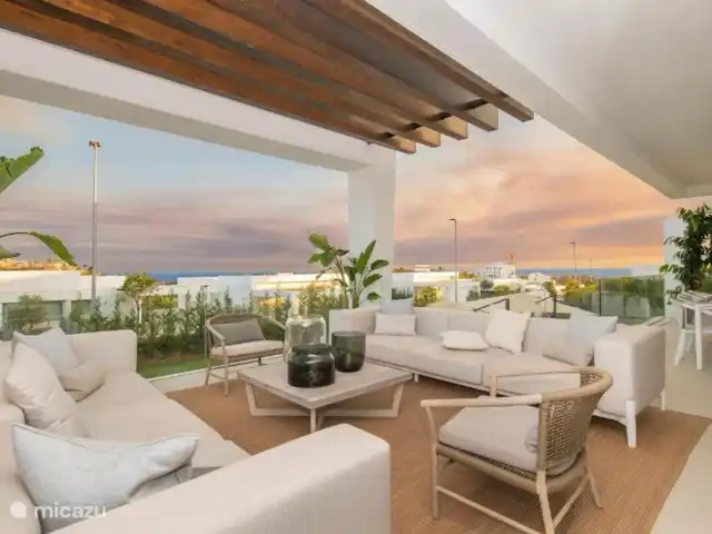 Villa Riva - vue mer et golf | Espagne, Costa del Sol, Marbella - villa Salon aménagé sur terrasse avec vue mer