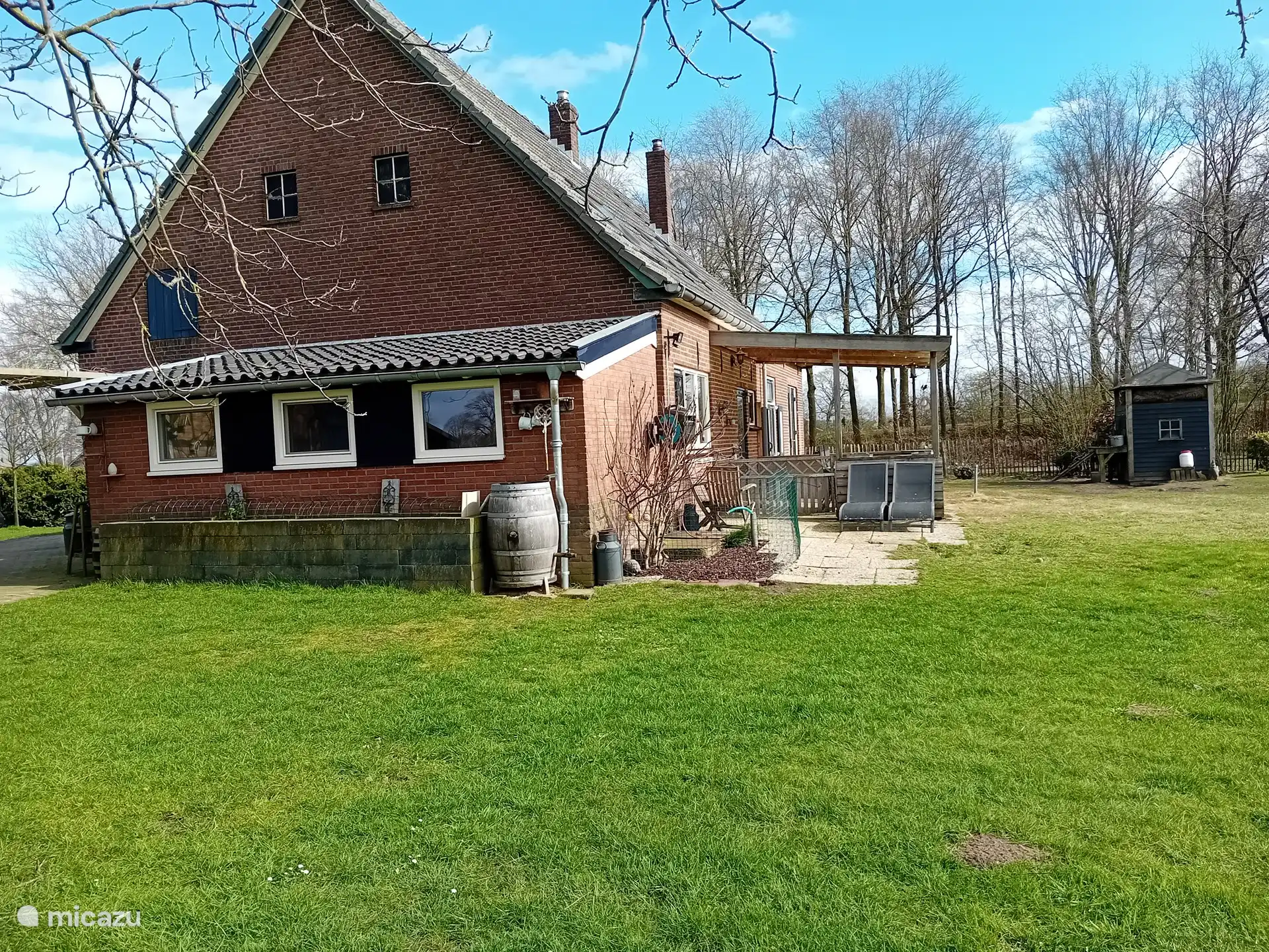 De achterkant van het huis en b en b 