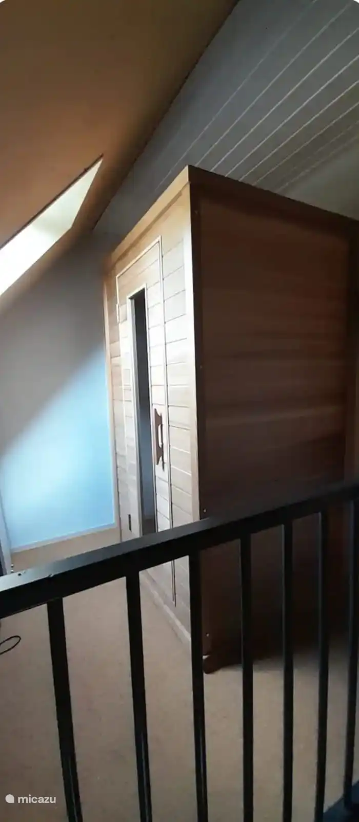 De sauna bevind zich op de eerste verdieping 
Vraag vooral naar de mogelijkheden en geniet van de ultieme ontspanning 