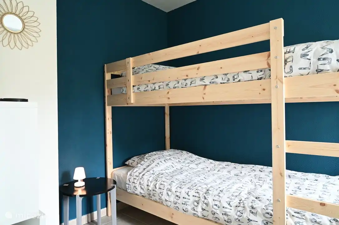 Village le Chat 155 - stapelbed in de slaapkamer aan de voorzijde.