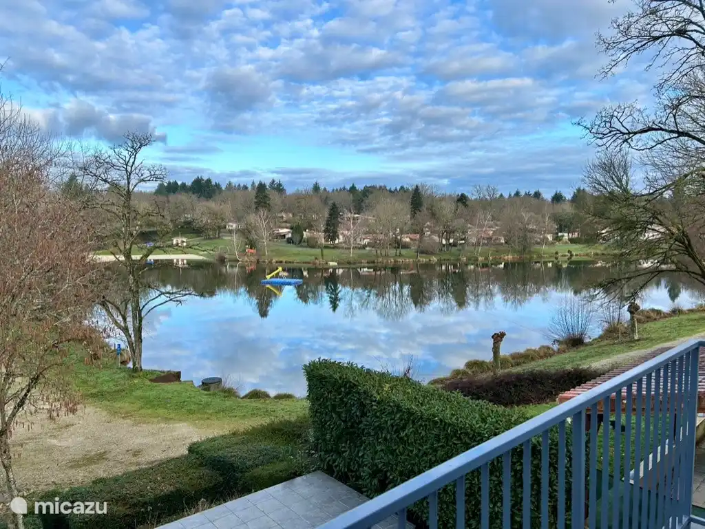 Village le Chat 155 - uitzicht vanaf het balkon van de slaapkamer aan de achterzijde.