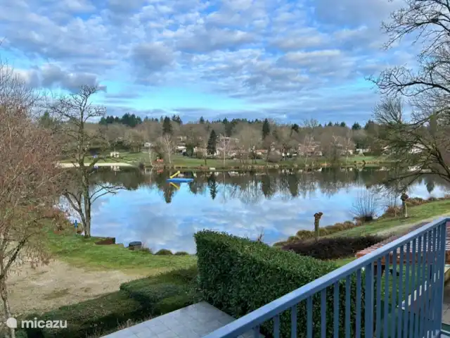 Village Le Chat 155 huren in Frankrijk, Charente, Écuras - vakantiehuis Village le Chat 155 - uitzicht vanaf het balkon van de slaapkamer aan de achterzijde.