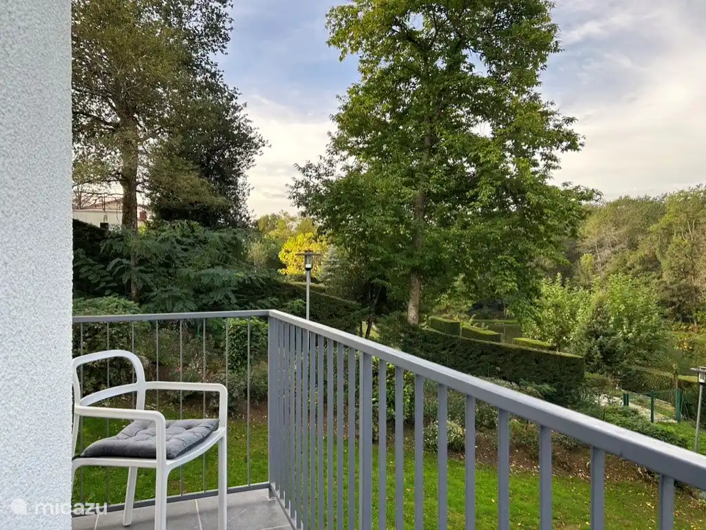 Village le Chat 155 - het balkon van de slaapkamer aan de achterzijde.