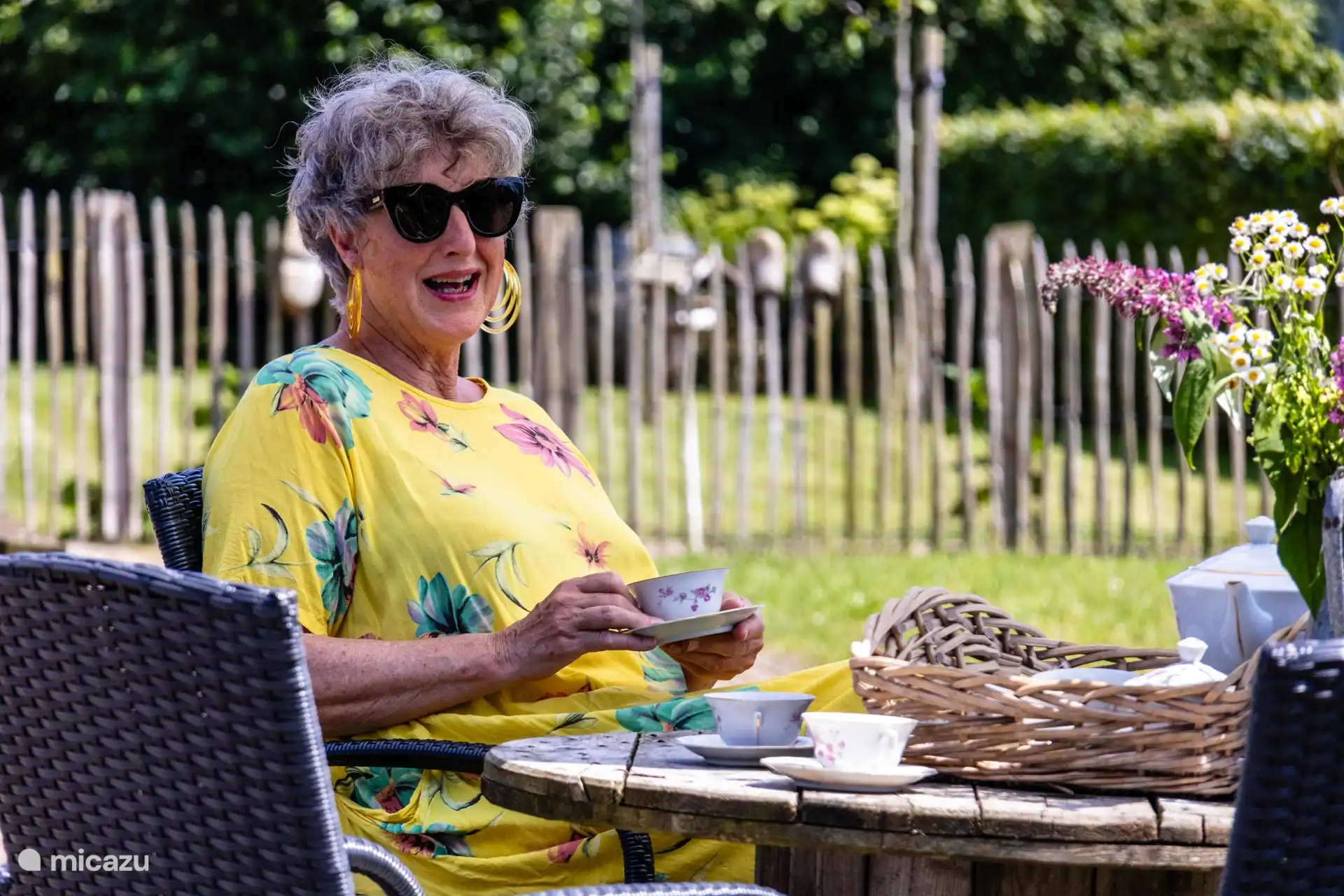 Sur la terrasse de la maison de vacances, quelle vue, quel calme et quel espace !