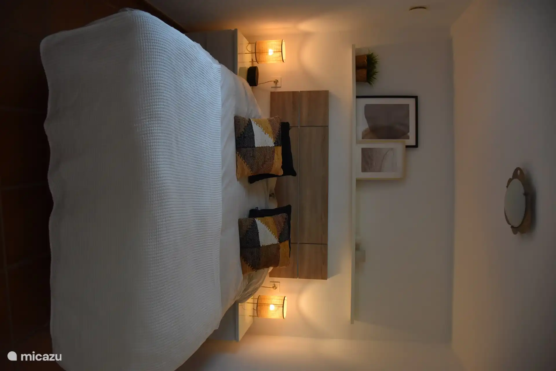 Schlafzimmer an der Vorderseite.